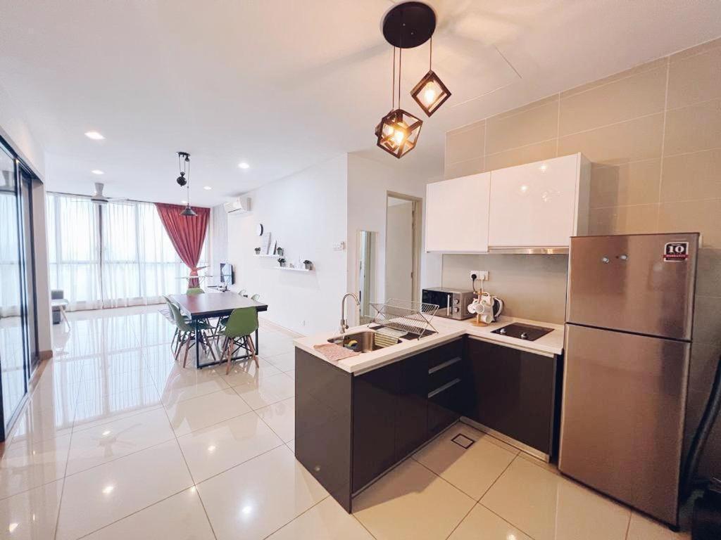 Connected Train 3 Bedrooms - Above Klgateway Mall 14 Kuala Lumpur Esterno foto